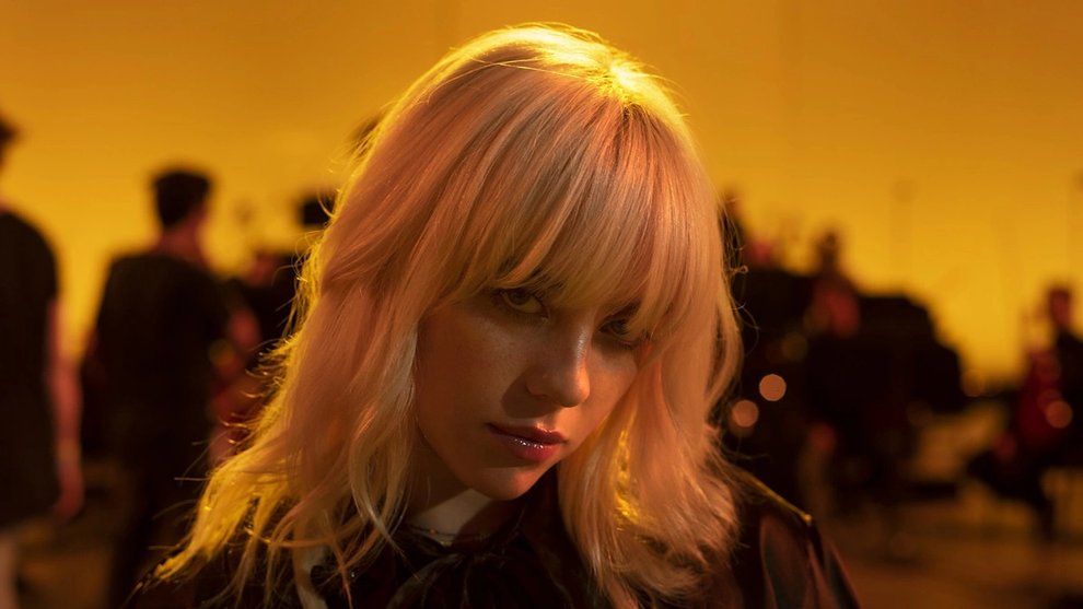 Billie Eilish veröffentlicht im September 2021 den Konzertfilm Happier Than Ever: Ein Liebesbrief an Los Angeles auf Disney+. Billie Eilish veröffentlicht ab September 2021 den Konzertfilm Happier Than Ever: Ein Liebesbrief an Los Angeles auf Disney+.