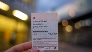 Zum Ende von Tankrabatt und 9-Euro-Ticket: ADAC rechnet ab