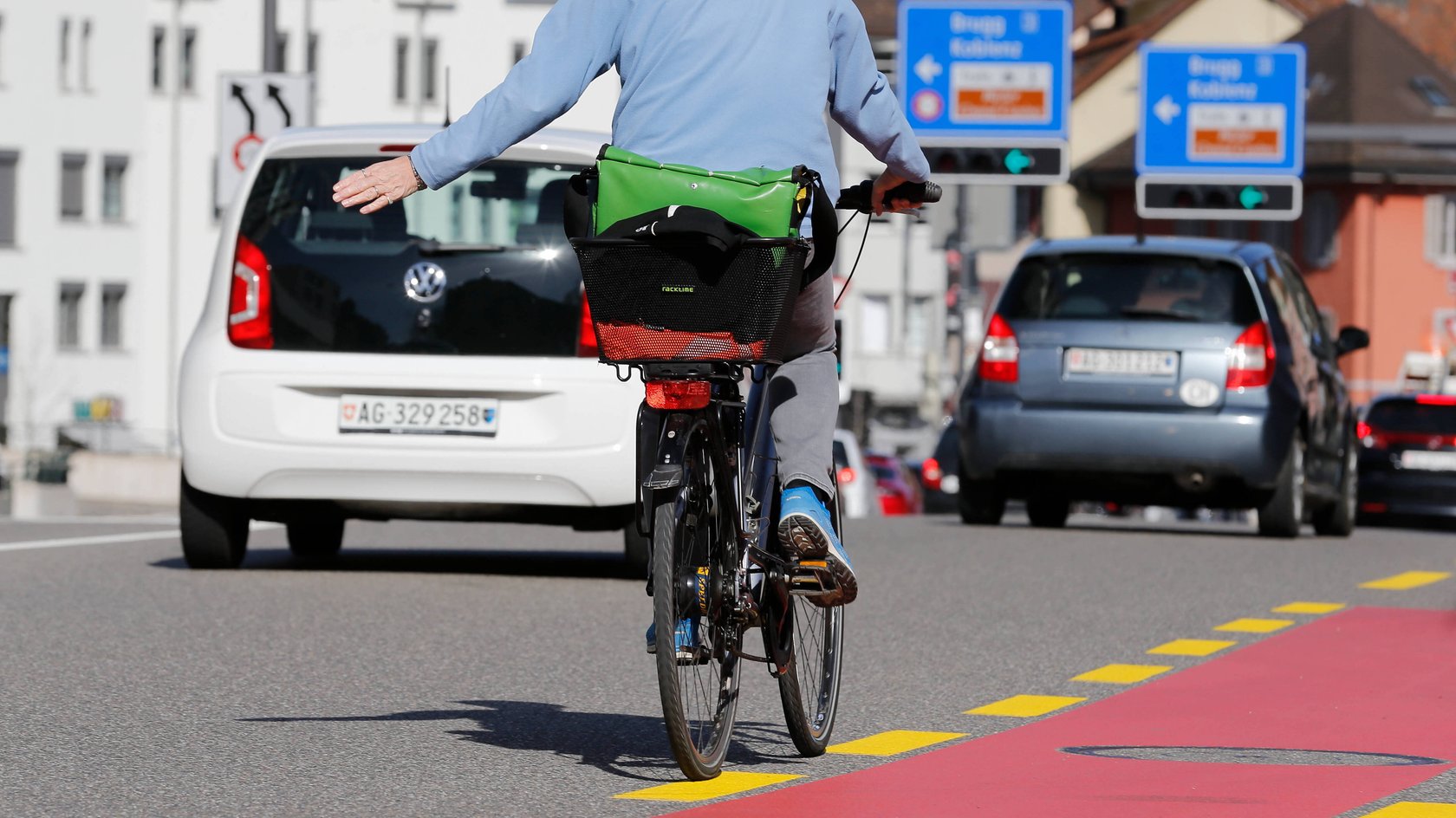 Neue Regelung für E Bikes Bald kein Handzeichen mehr erforderlich