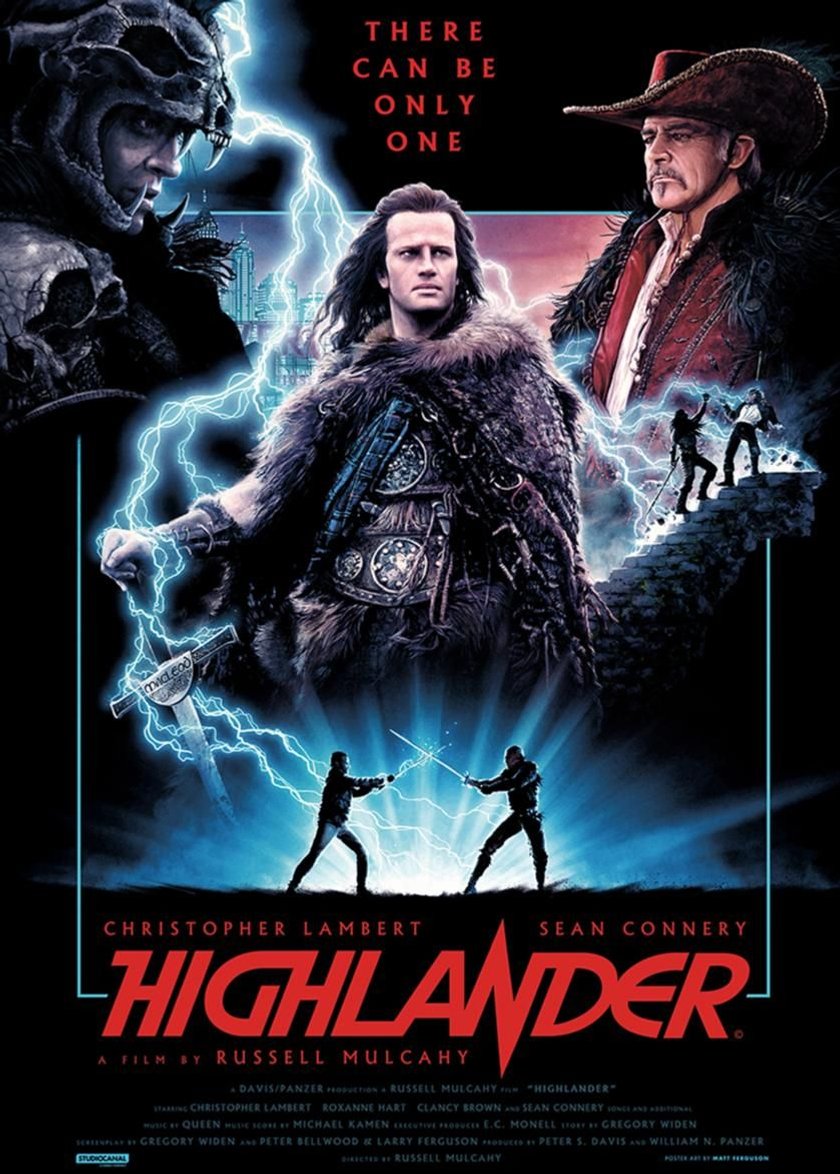 Filmplakat des Films „Highlander“. Oben steht der Slogan „THERE CAN BE ONLY ONE“. Im Zentrum ist Christopher Lambert als Highlander dargestellt, in einem Pelzmantel und mit langen Haaren. Links davon eine bedrohliche Figur mit einem Totenkopf-Helm. Rechts ist Sean Connery in einem roten Mantel und Cowboyhut zu sehen.
