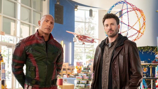 The Rock und Chris Evans müssen in Red One den Weihnachtsmann retten.