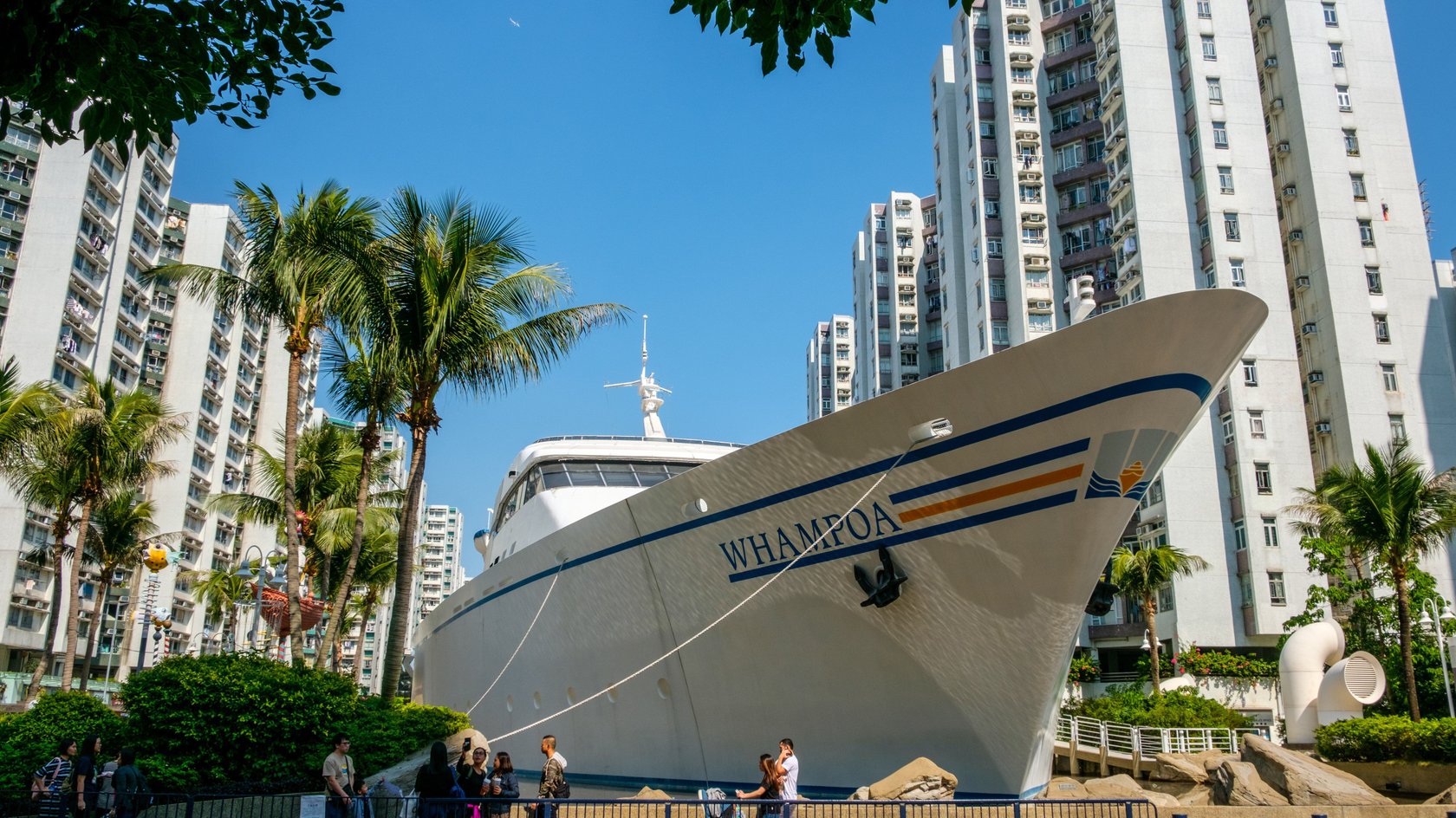 Bei dem Schiff in Whampoa handelt es sich um eine Mall.