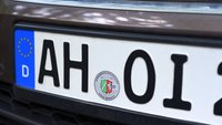 Kurzes Nummernschild: Wer bekommt das Mini-Kennzeichen und wer nicht?