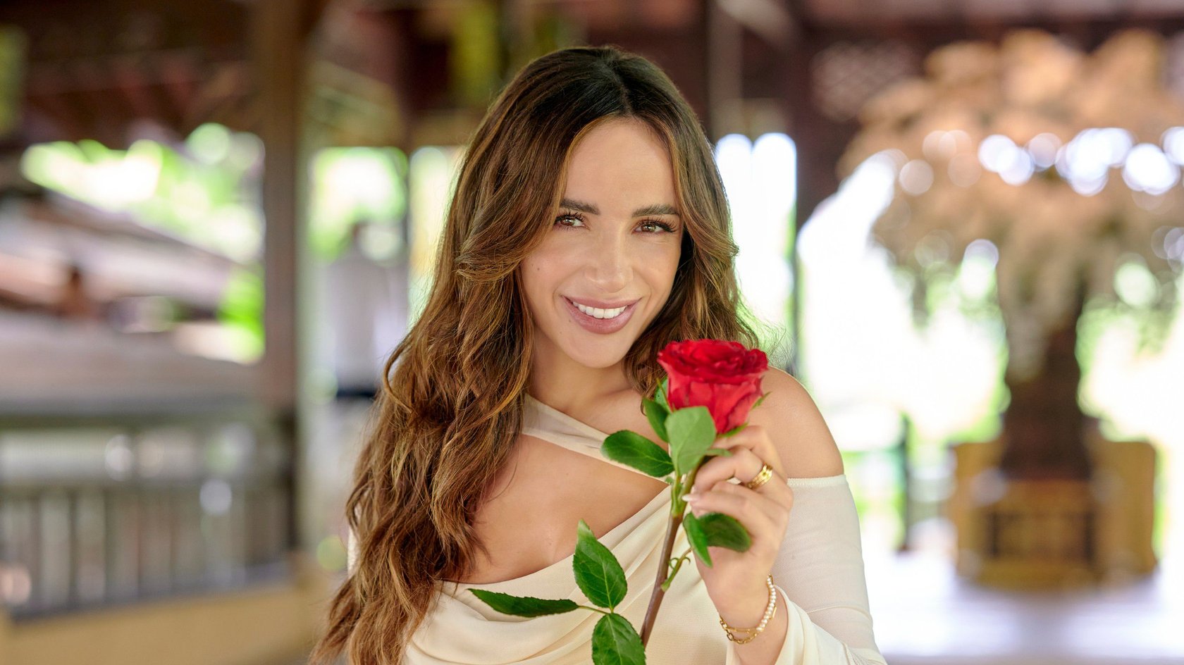Es ist wieder so weit – die neue Bachelorette verteilt Rosen!