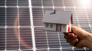 Balkonkraftwerk: Sind bifaziale Module auf dem Dach sinnvoll? Vor- und Nachteile, Mehrertrag & Preis