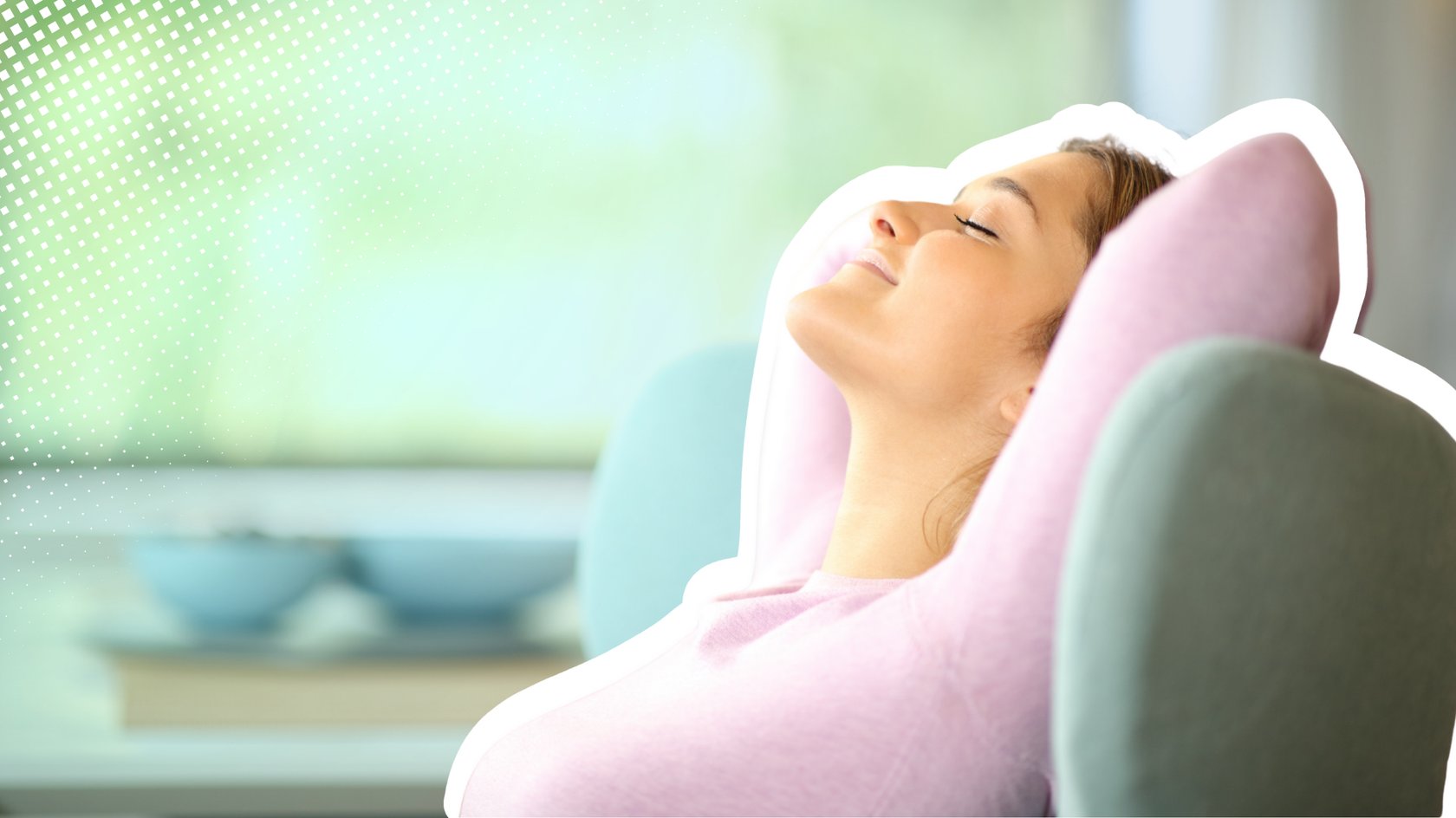 Frau entspannt auf einem Sessel zu Hause