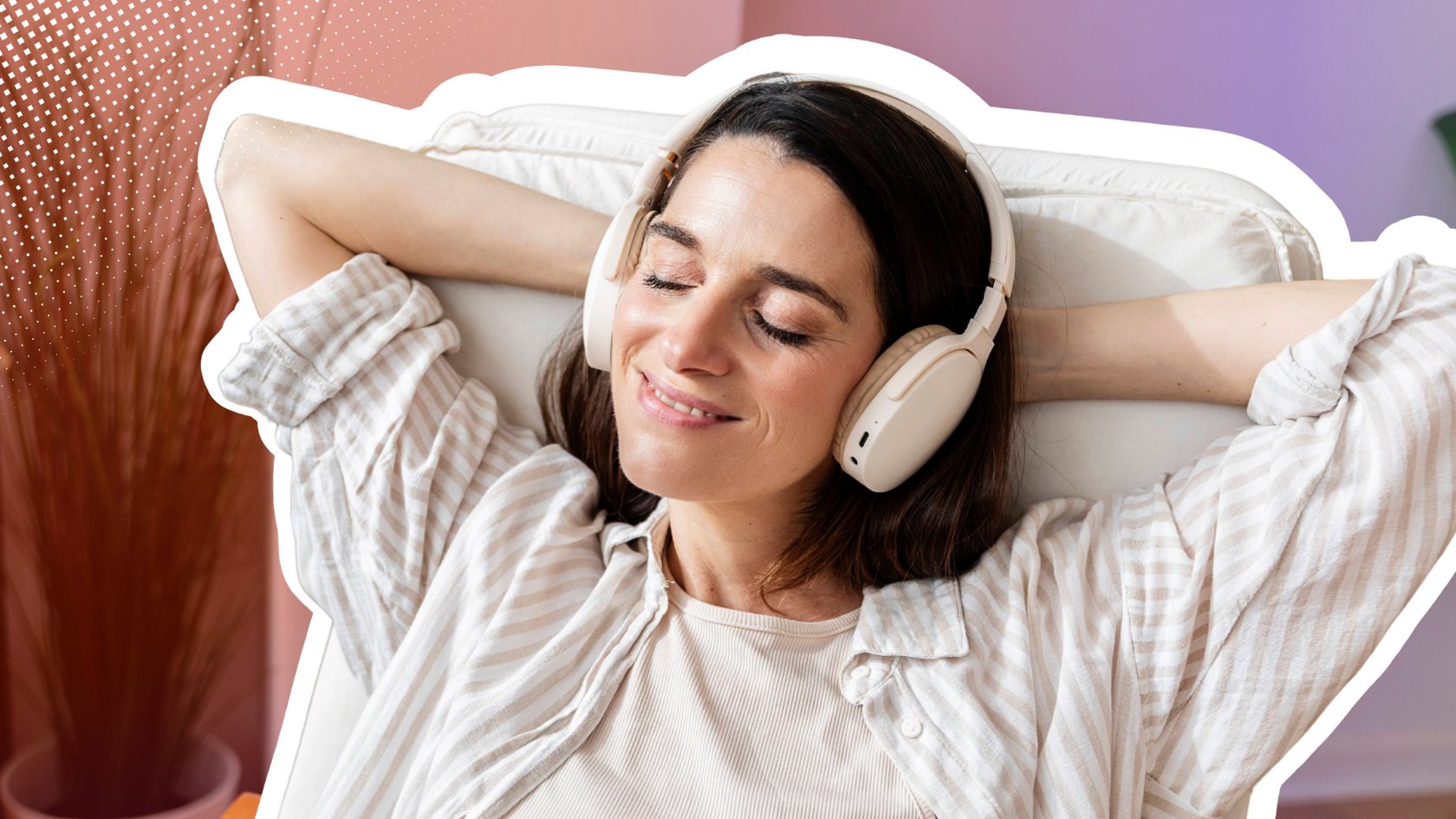 Frau hört entspannt Musik