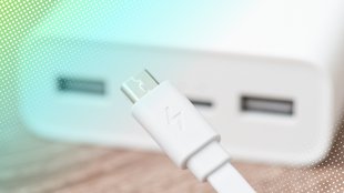 Alte Powerbank, neuer Zweck: So wird sie zur Notstromversorgung für euren Router