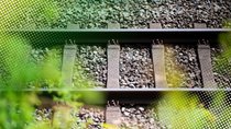 Warum liegen Steine an Bahnschienen? Das steckt dahinter
