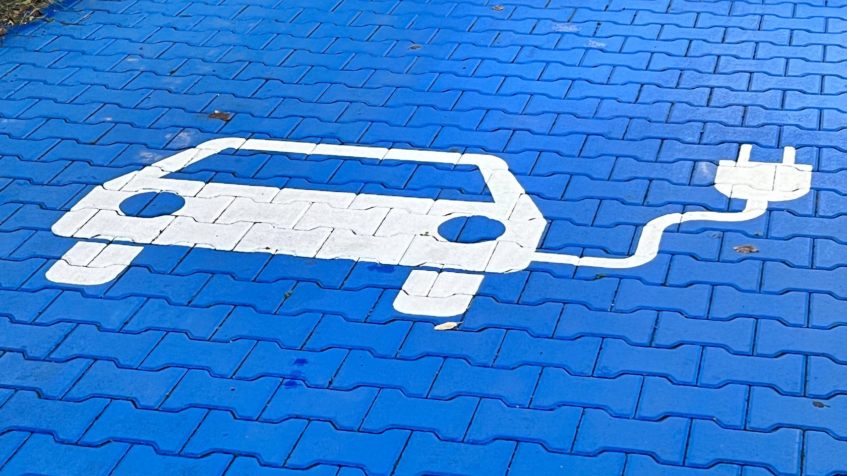 1.000 neue Schnelladepunkte bis 2026 für deutsche Autobahnraststätten bestätigt.
