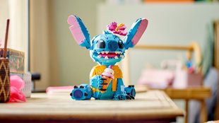 Urlaubsfeeling bei Aldi: LEGO-Stitch mit Hawaiihemd jetzt reduziert