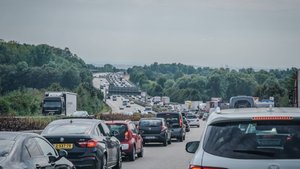 Stau-Horror auf der Autobahn: Diese geniale Idee aus der Schweiz könnte das Problem lösen