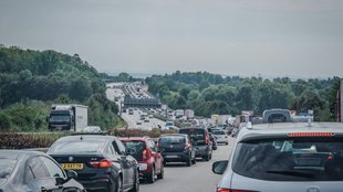 Stau-Horror auf der Autobahn: Die Schweiz hat diese geniale Lösung