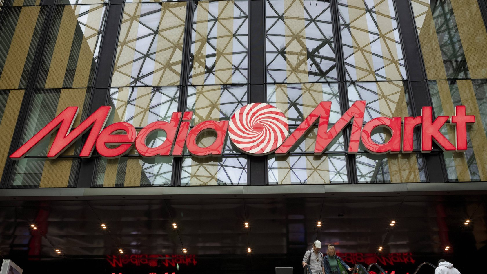 Logo Mediamarkt, Oelßners Hof, shopping arcade, mall, shopping centre, shopping arcade, Leipzig, Saxony, Germany, Europe *** Logo Mediamarkt, Oelßners Court, Shopping arcade, mall, Shopping center, Shopping arcade, Leipzig, Saxony, Germany, Europe Copyright: imageBROKER/MichaelxWeber iblimw10700325.jpg Bitte beachten Sie die gesetzlichen Bestimmungen des deutschen Urheberrechtes hinsichtlich der Namensnennung des Fotografen im direkten Umfeld der Veröffentlichung