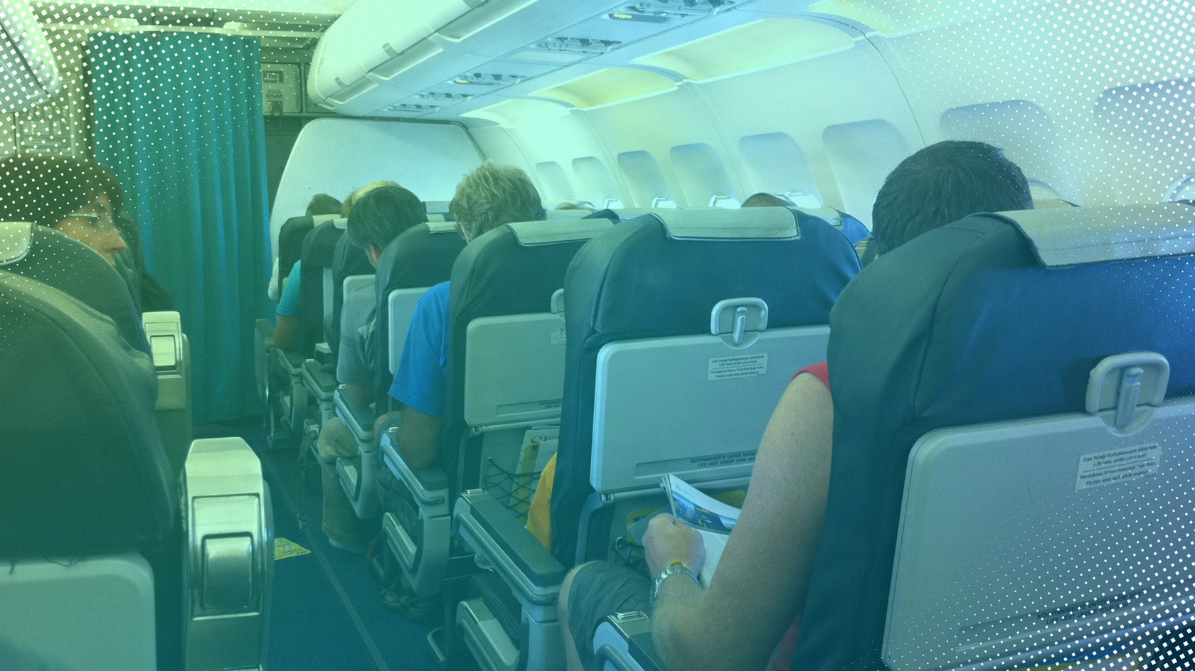 Flugzeug Innenraum mit Sitzen und Passagieren