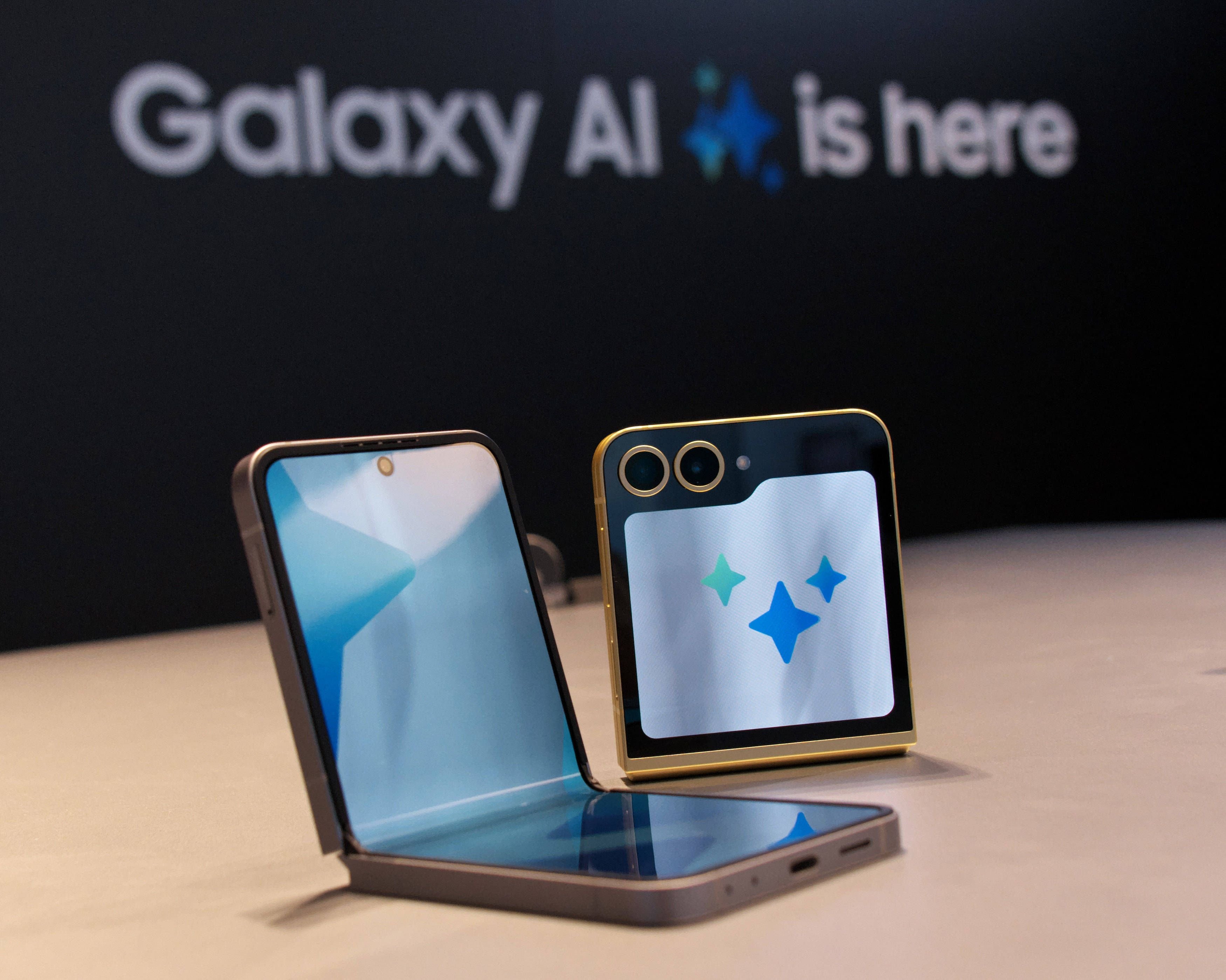Samsung new Galaxy Z Flip 6 are displayed at the Galaxy Experience Space in Tokyo, Japan on Wednesday, July 10, 2024. This event hold at Shibuya, Tokyo and the other 6 cities of the world. PUBLICATIONxINxGERxSUIxAUTxHUNxONLY TKP2024071004 KEIZOxMORI
