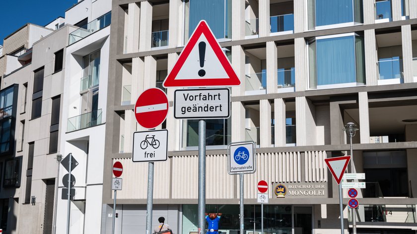 Gerade in der Großstadt können viele Schilder für Verwirrung sorgen.