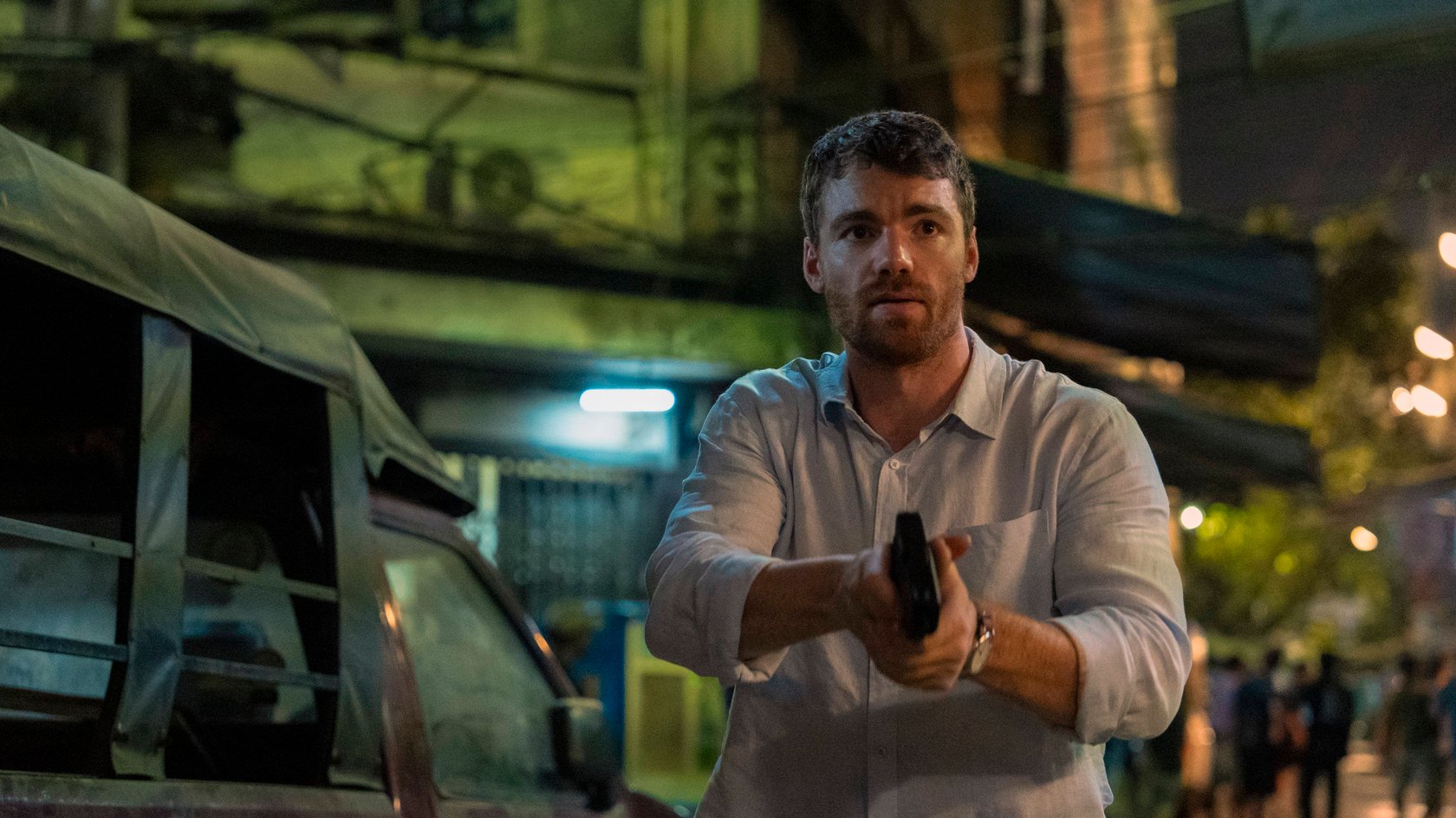 Gabriel Basso als „The Night Agent“ Peter Sutherland.
