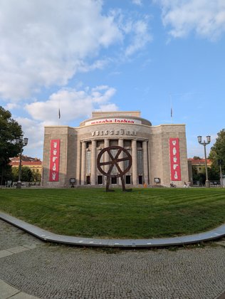 Aufnahme der Berliner Folksbühne mit dem Pixel 9 Pro XL