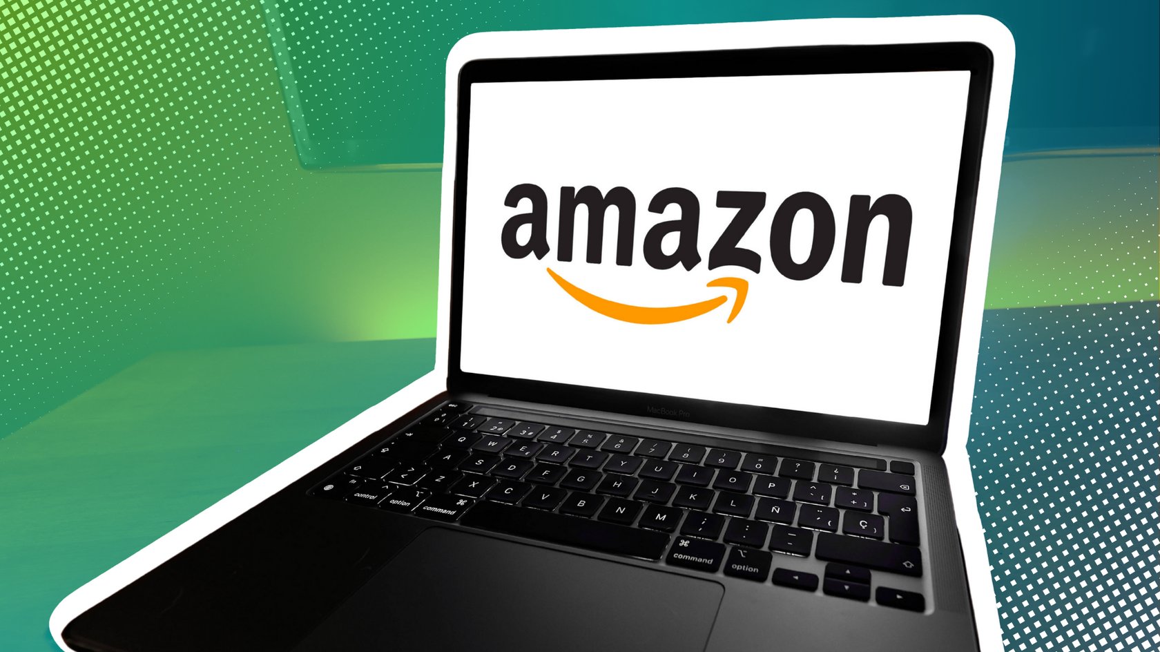 Das Bild zeigt einen aufgefalteten Laptop mit Amazon-Logo.