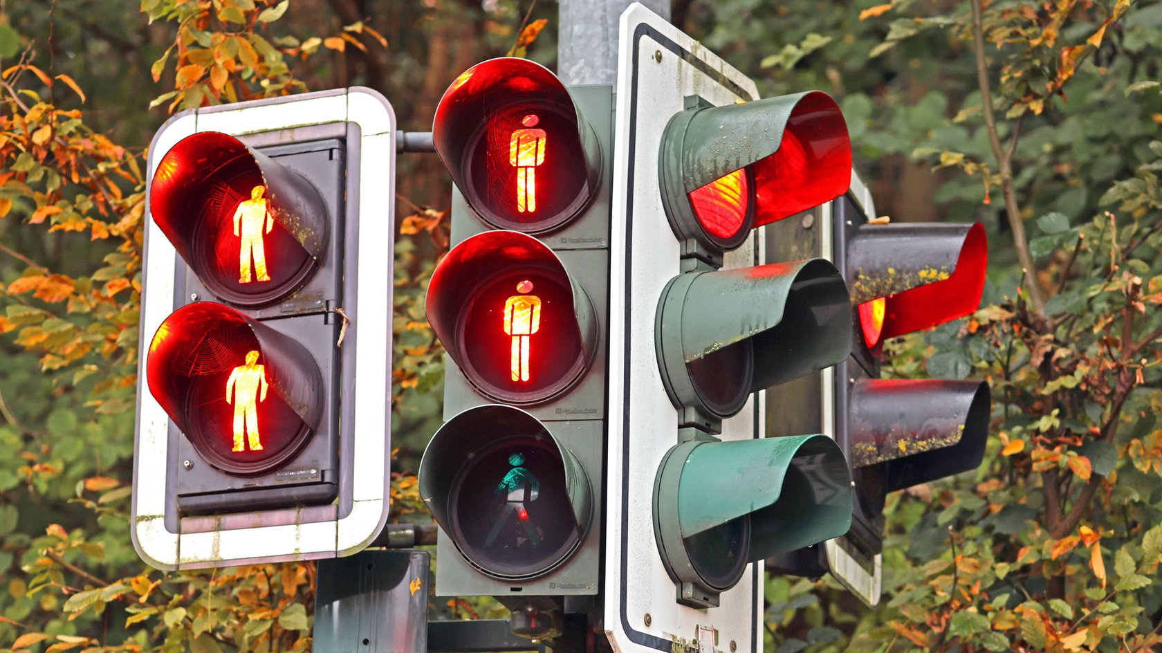 Ständig rot? Die moderne Ampel sorgt für Kopfschütteln.