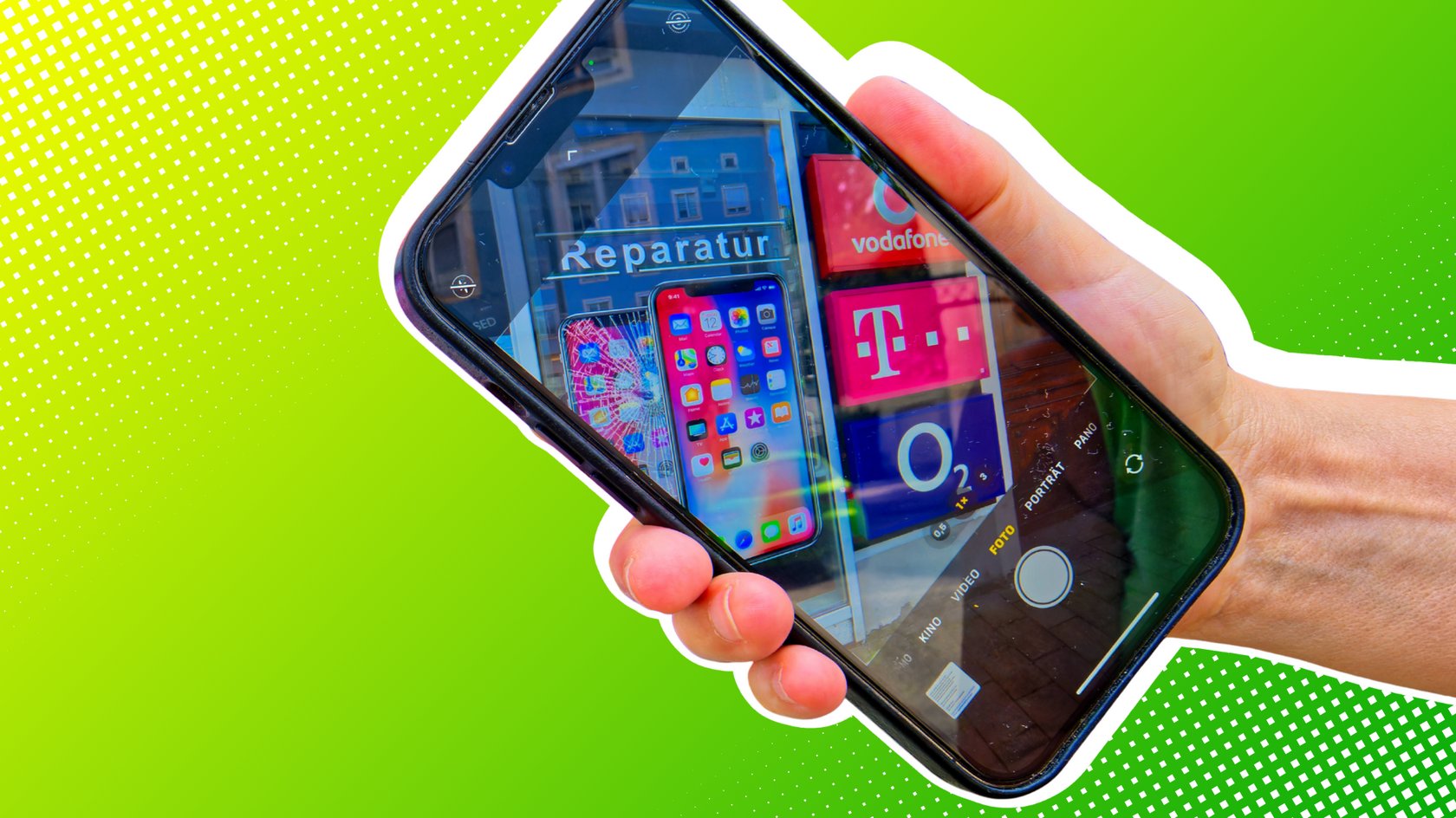 Logos von Telekom, Vodafone und o2 an einem Handyshop