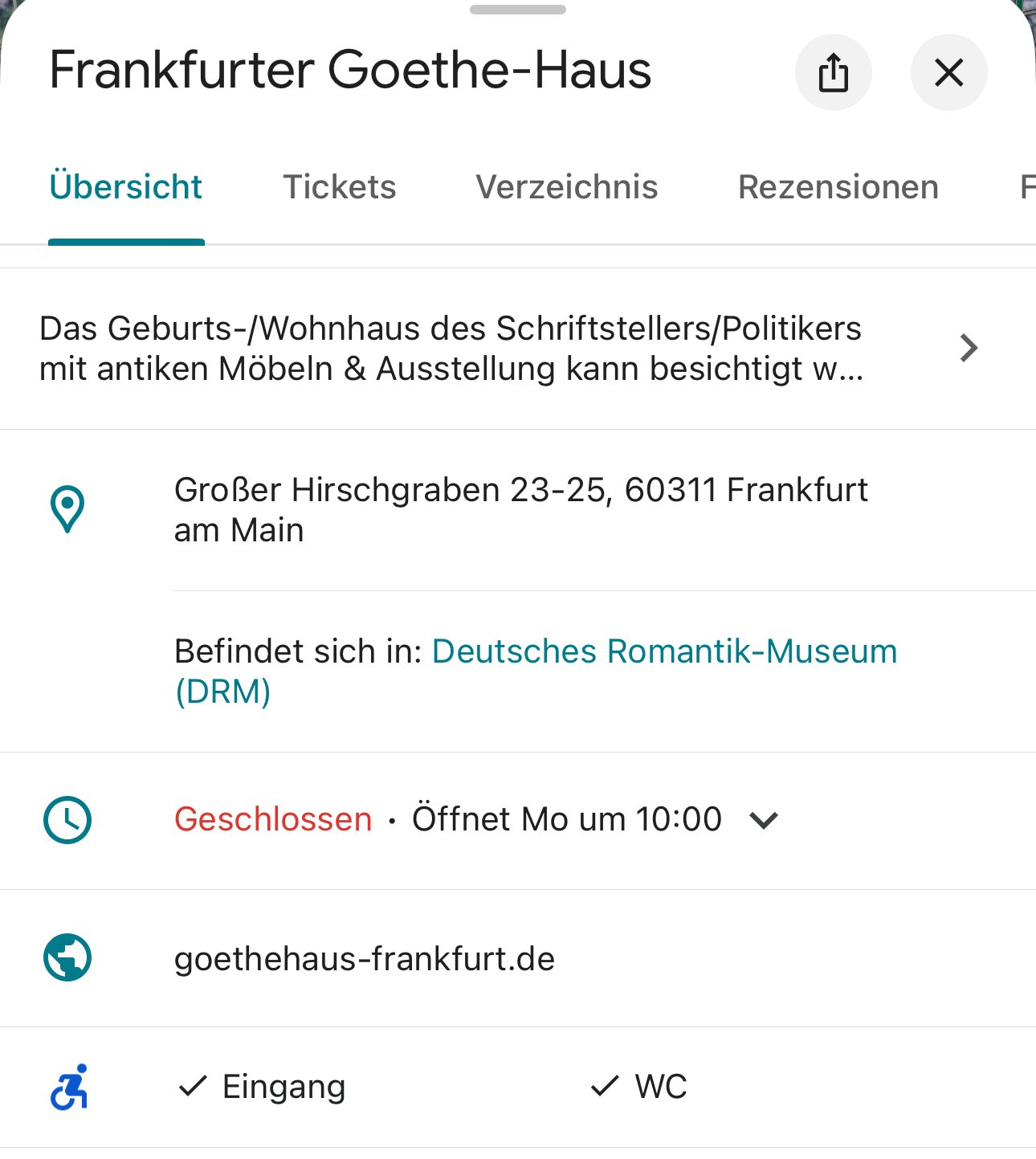 Beispiel aus Google Maps mit dem Barrierefrei-Symbol.