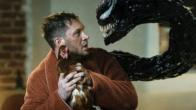 Eddie Brock (Tom Hardy) geht mit dem Außerirdischen Venom eine Symbiose ein.