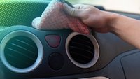 Lüftungsschlitze im Auto ganz leicht reinigen: Diese zwei Sachen habt ihr zu Hause