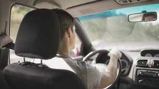 Seltenes Schild mit Welle: Warum es jeder Autofahrer gern sieht