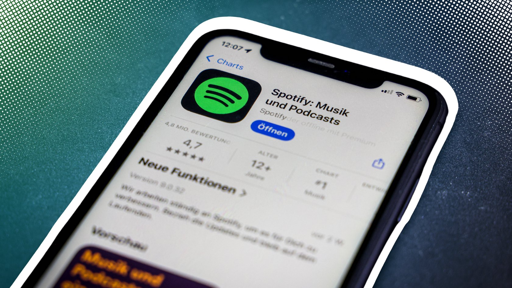 Spotify App im Google Play Store auf einem Smartphone