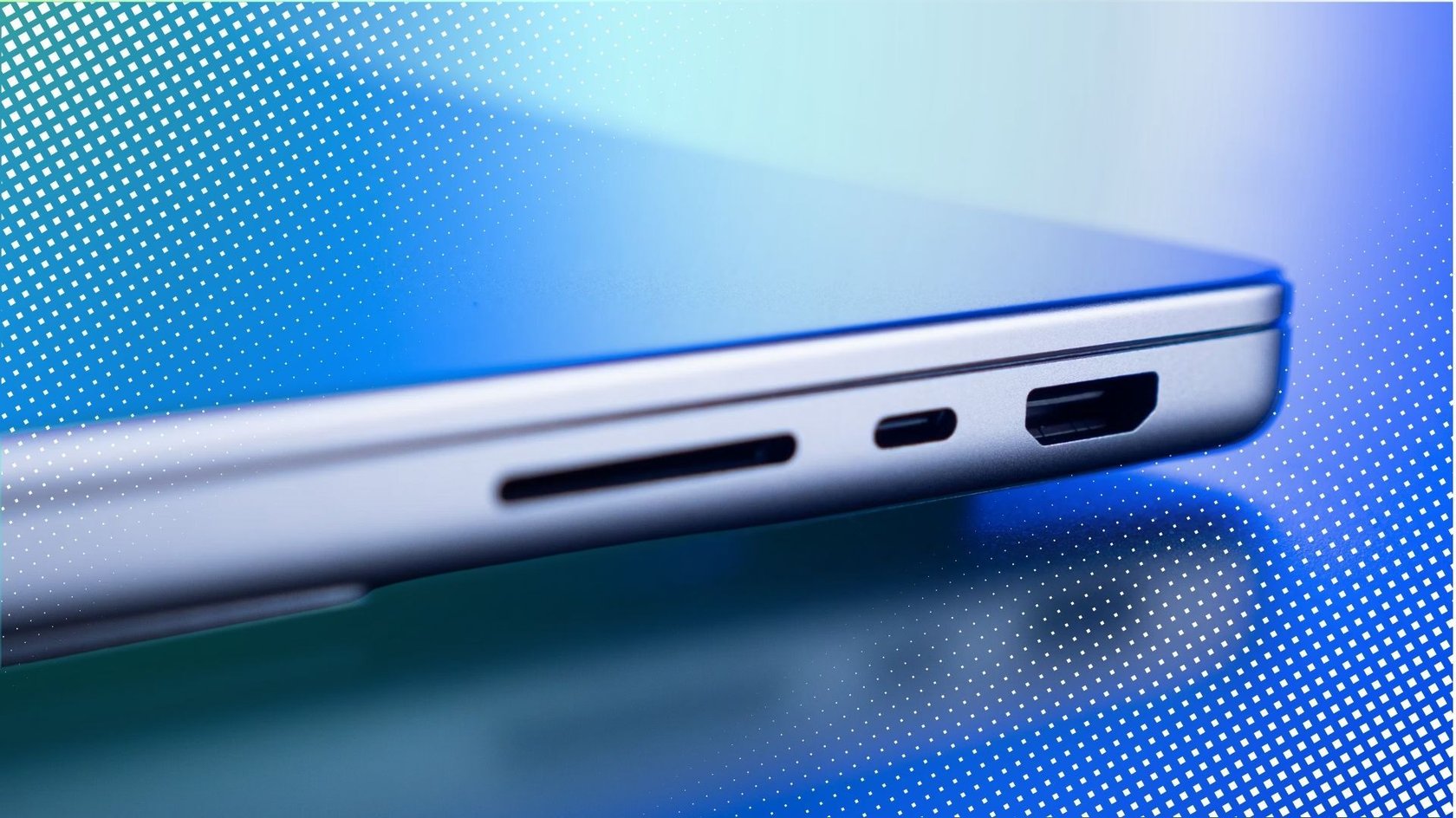 Apple Macbook Pro 2021 M1 Max mit Anschlüssen.