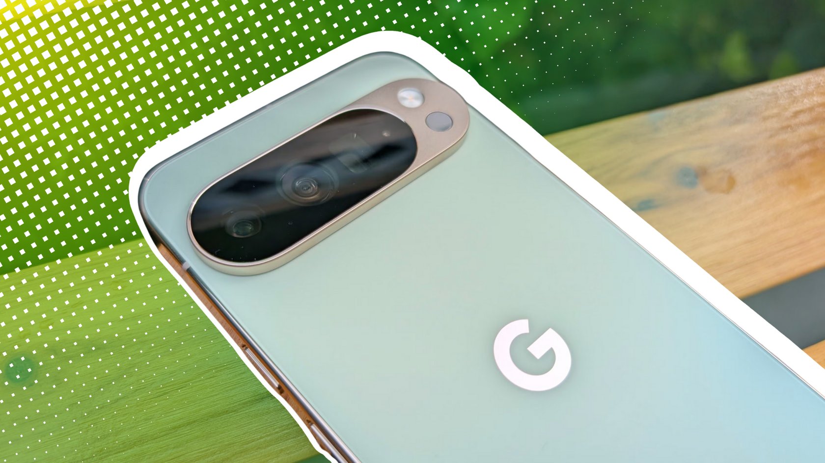 Google Pixel 10 Pro XL mit Kamera und Google-Logo vor einem grünen Hintergrund.