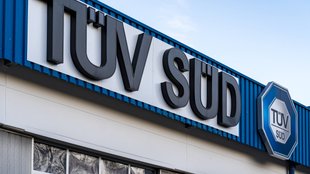 Wofür steht TÜV? Erklärung und Wortherkunft