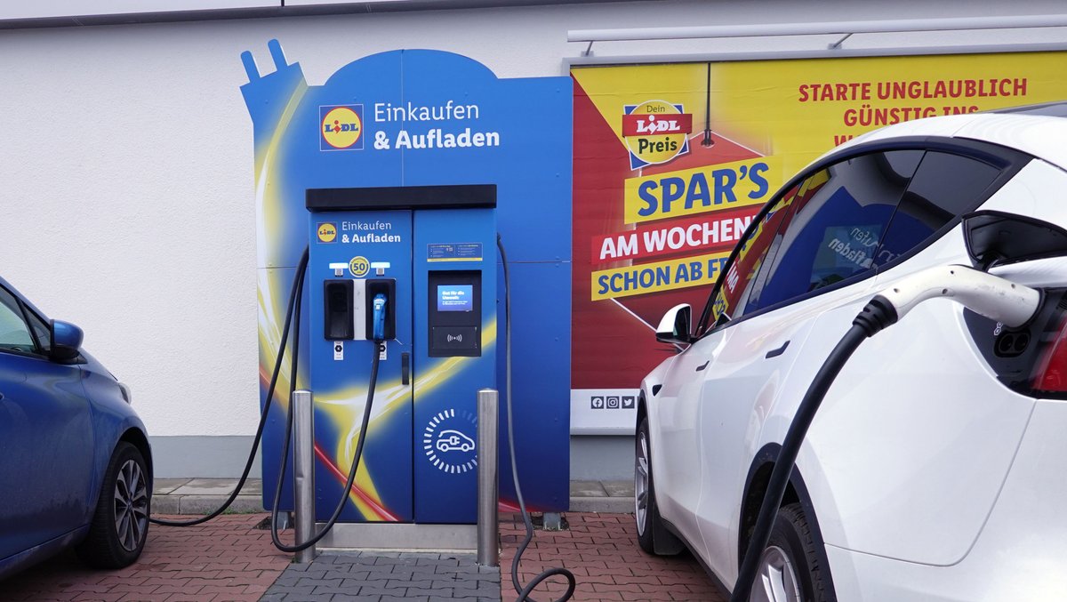 Bei Lidl und Kaufland: E-Auto-Fahrer erhalten attraktives Angebot