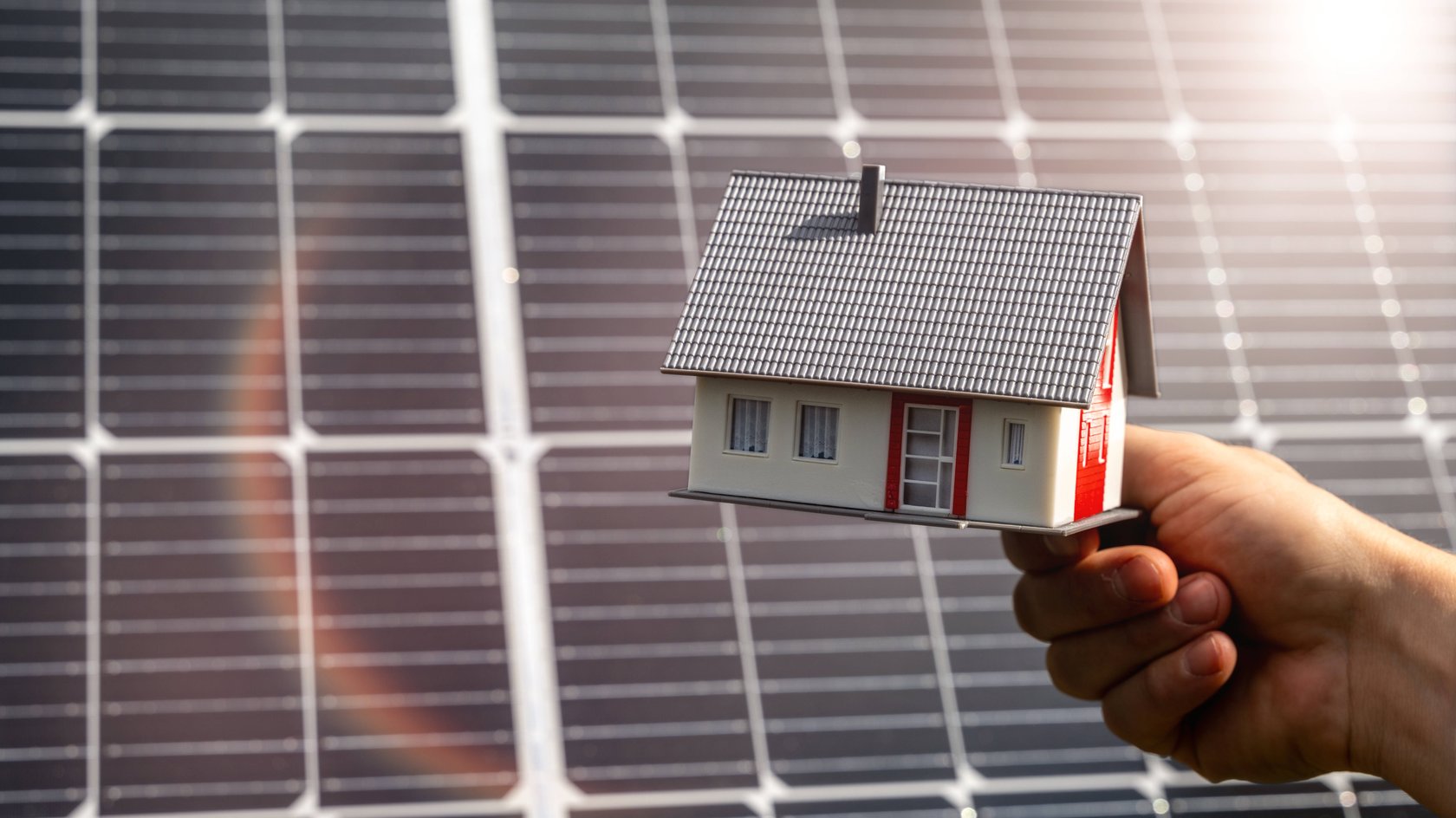 Ein Solarmodul – ein Sinnbild für saubere Energie und moderne Selbstversorgung.
