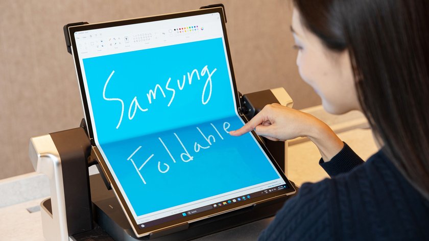 Samsung zeigt sein faltbares 18,1-Zoll-Falt-Display.