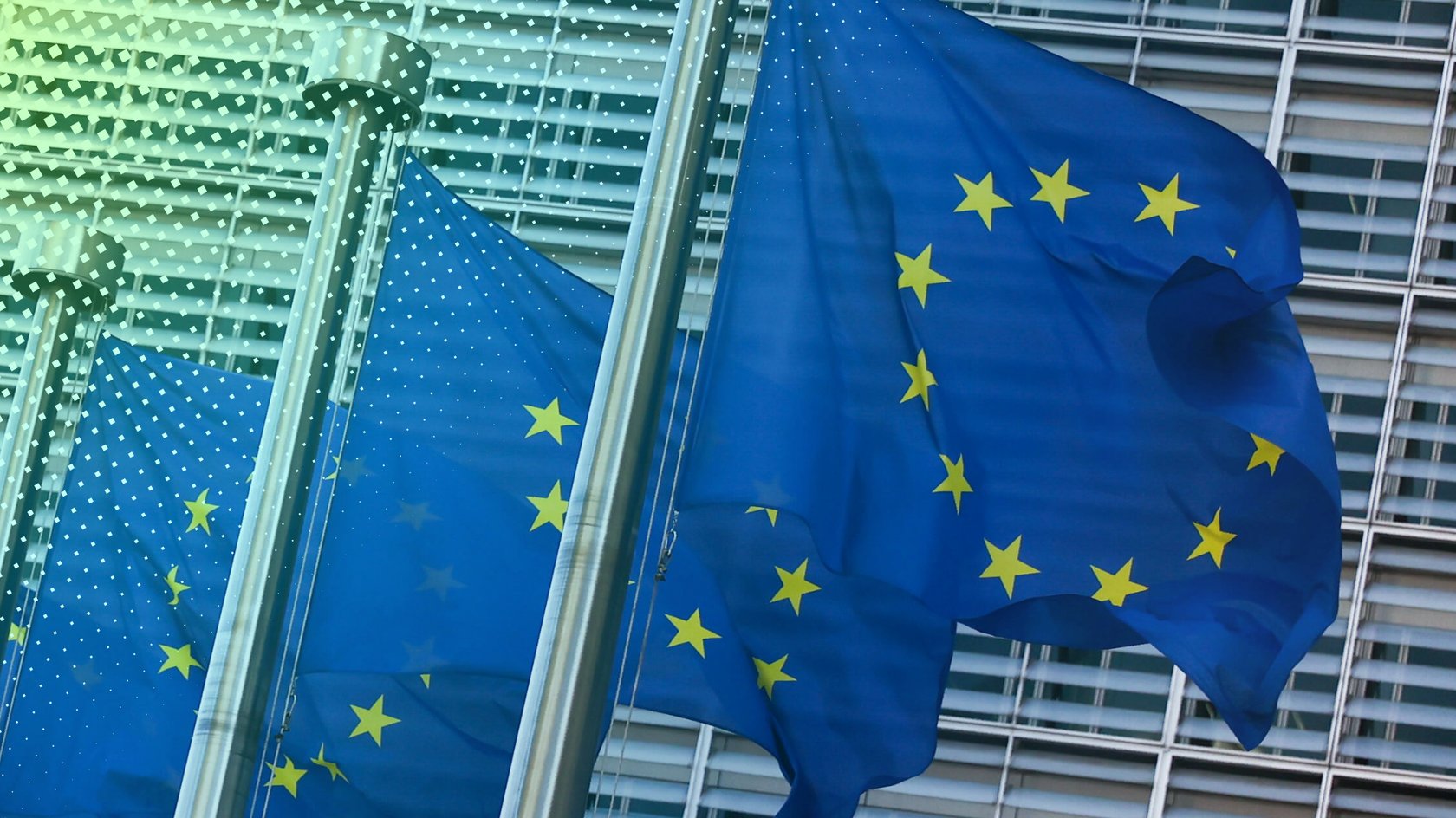 Tägliches Leben in Brüssel Flaggen der Europäischen Union sind vor dem Gebäude der Europäischen Kommission im Berlaymont-Gebäude in Brüssel, Belgien, zu sehen