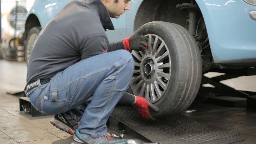 Möchtet ihr spritsparende Reifen aufziehen, solltet ihr vorher ein paar Dinge bedenken.