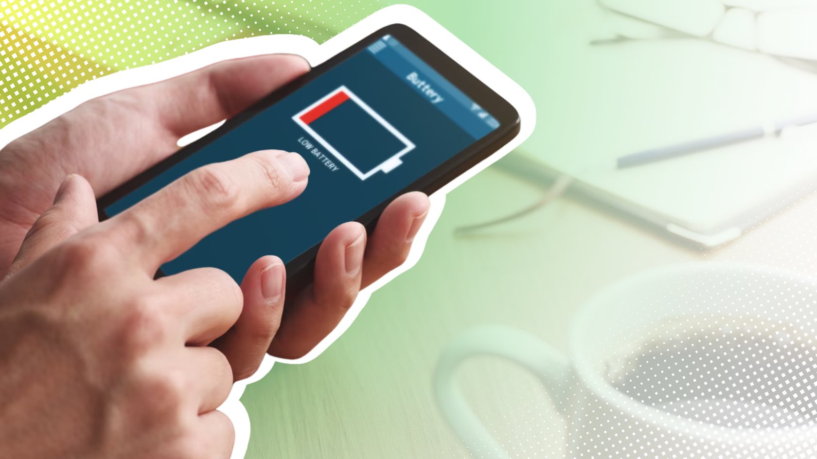 Smartphone mit leerer Akkuanzeige