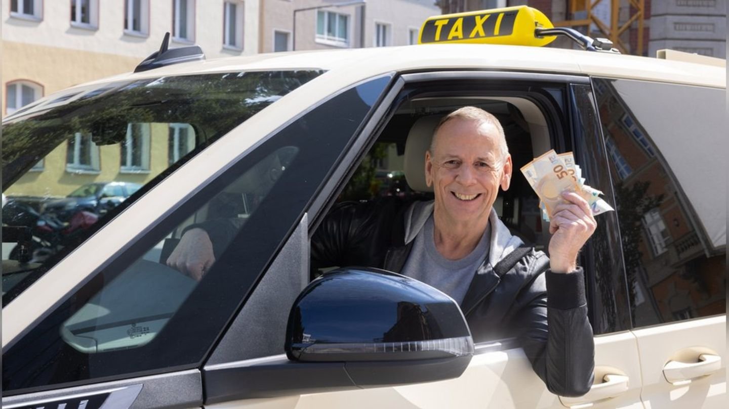 Thomas Hackenberg ist wieder im „Quiz Taxi“ unterwegs.