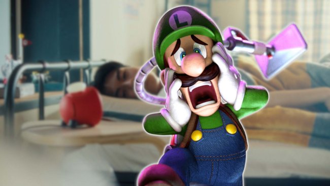 Bild aus der Werbung für Alarmo, Mann liegt im Bett, neben ihm der Nintendo-Wecker, im Vordergrund ein verängstigter Luigi.