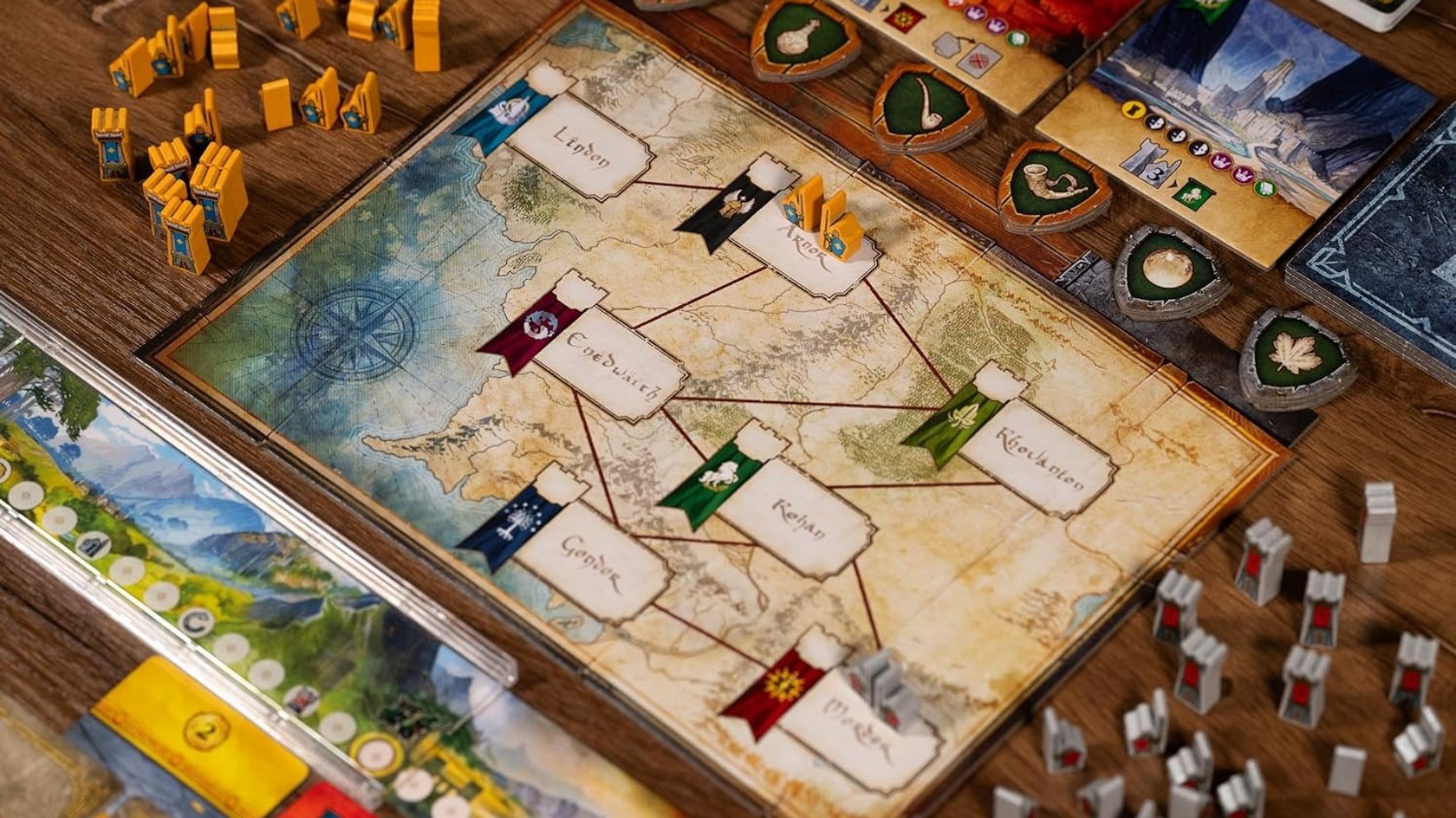 In diesem Brettspiel müsst ihr euch für eine Seite entscheiden: Spielt ihr als Frodo und die Gefährten oder verhelft ihr Sauron zum Sieg?