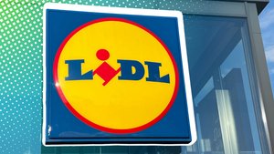 Lidl bringt für 12,99 Euro ein ganzes Weihnachtsdorf mit Musik und Beleuchtung direkt zu euch