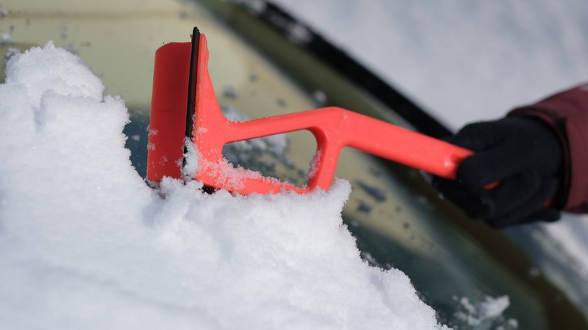 Von Schnee und Frost sollte das Auto befreit werden.