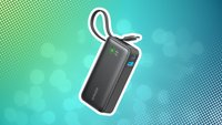 Gehört in jede Tasche: Amazon verkauft platzsparende Powerbank zum Sparpreis