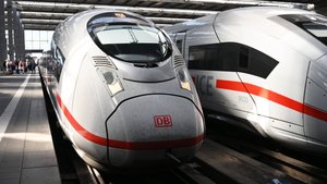 Meilenstein bei der Deutschen Bahn: Fahren Züge zu Weihnachten wieder pünktlicher?