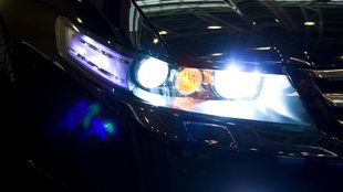 Lichter am Auto einstellen wie ein Profi:  Mit diesem Trick gelingt es im Handumdrehen