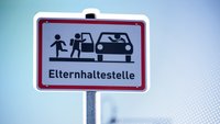 Halten und Parken vor Schulen: Diesen wichtigen Rat gibt der ADAC
