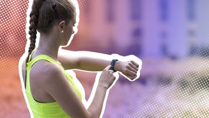 Smartwatch mit Sturzerkennung: Diese Modelle schützen euch im Notfall